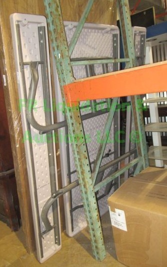 lot 305 image: Lifetime plastic with metal frame foldable picnic benchtable