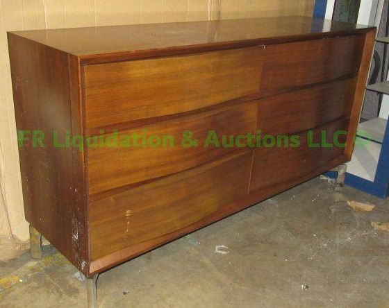 lot 308 image: Mitchell Gold & Bob Williams walnut veneer 6 drawer credenza dresser, 35 x 64 x 18