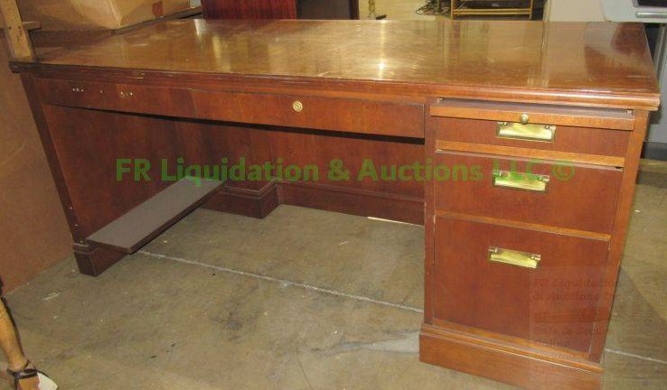 lot 318 image: Jofco single pedestal desks, 2 total, 30 x 65 x 29 and 29 x 70 x 19