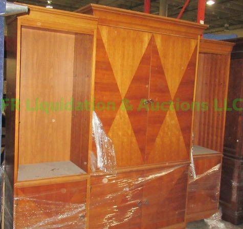 lot 339 image: Triple section lighted display armoire, 82 x 42 x 83