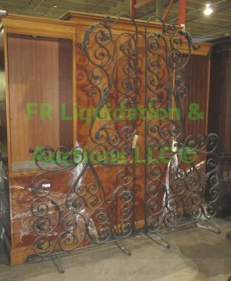 lot 340 image: Metal frame trellace wall in two pieces, each piece measures 81 x 38