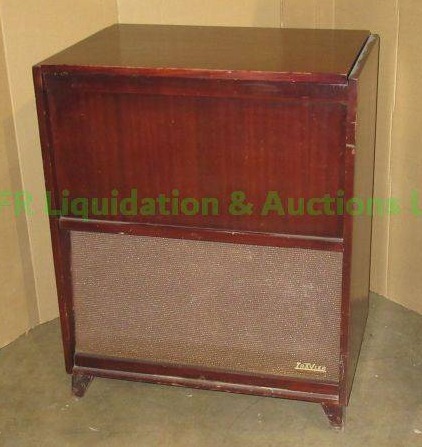 lot 345 image: Vintage Travler radio corp. Model 9062 Hi-Fidelty electric phonograph & automatic record changer