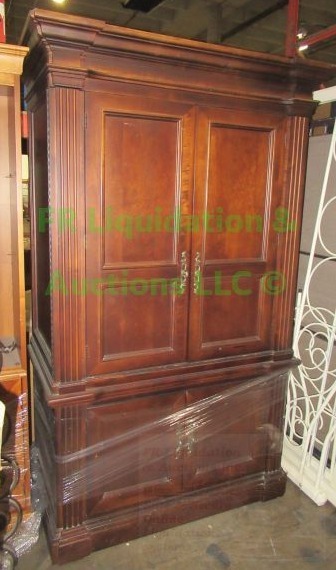 lot 353 image: Solid wood storage armoire, 80 x 46 x 26