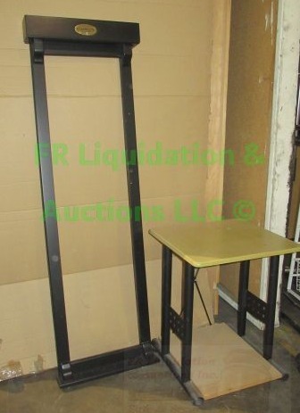 lot 386 image: Connelly pool stick holder and side table