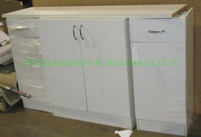 lot 390 image: Laminate cabinet set 36 x 60 x 16