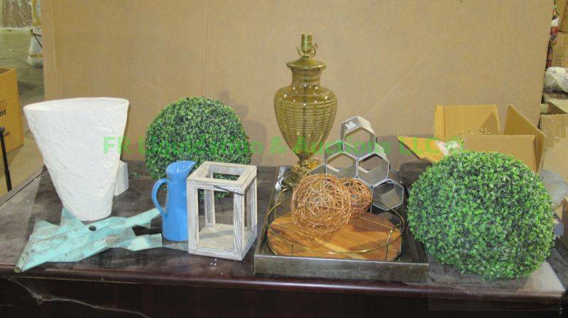 lot 391 image: Assorted home decor as shown
