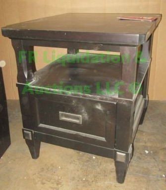 lot 413 image: Lane furniture end table, 28 x 26 x 24