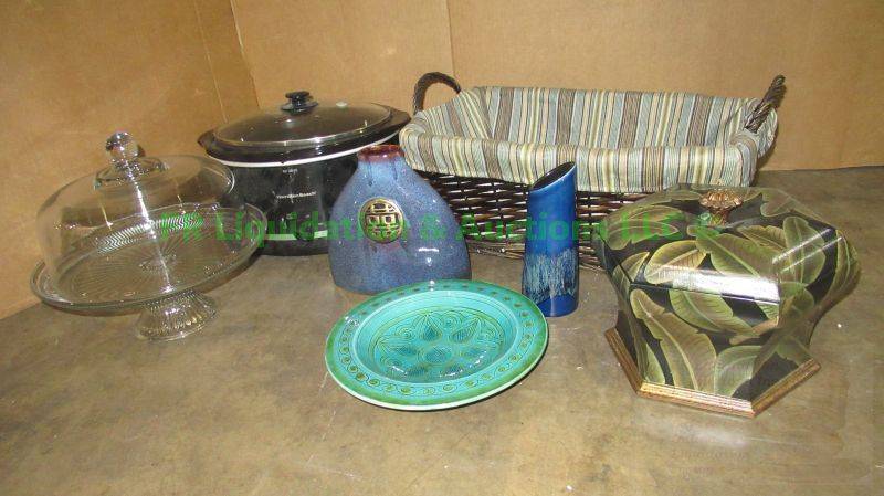 lot 423 image: Assorted home decor as shown
