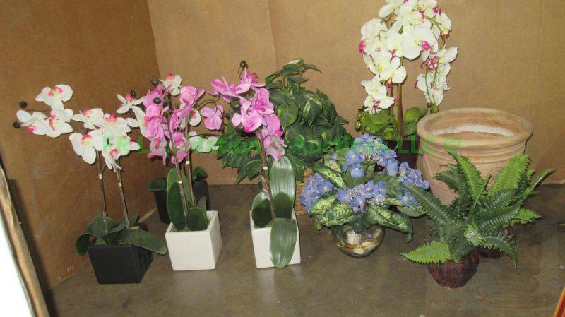 lot 425 image: Artificial flowers and plants