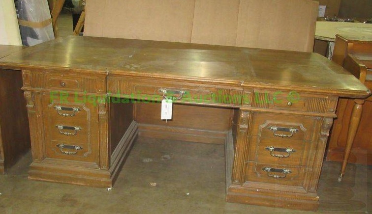 lot 441 image: Vintage look executive desk Solid oak, 86 x 46 x 31