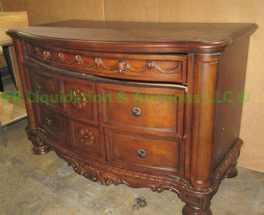 lot 453 image: Ashley furniture 3 drawer dresser, drawer slides need repaired