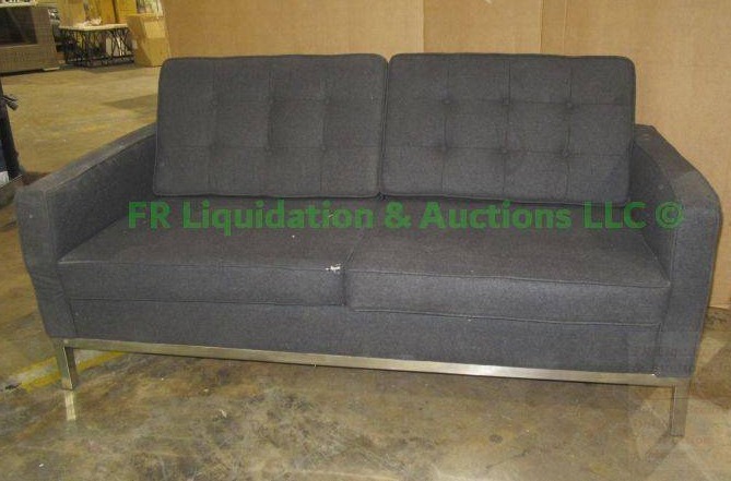 lot 463 image: Lounge couch 63 x 30 x 23