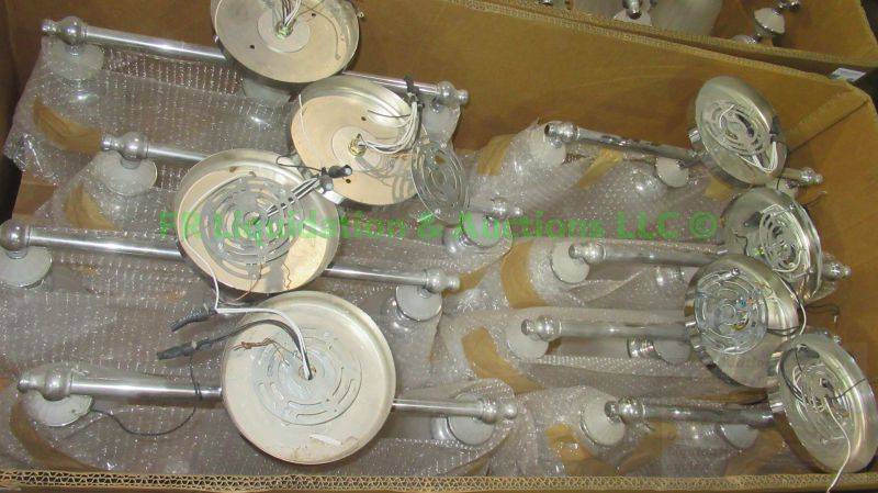 lot 487 image: Frosted glass and chrome metal Vanity lamp fixtures, 14 count