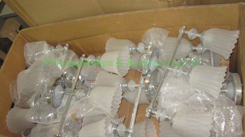 lot 490 image: Frosted glass and chrome metal Vanity lamp fixtures, 10 count
