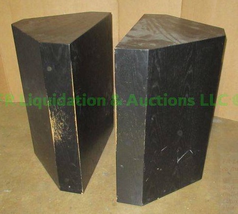 lot 517 image: Accent plant stands, 27 x 23 x 14, 2 count