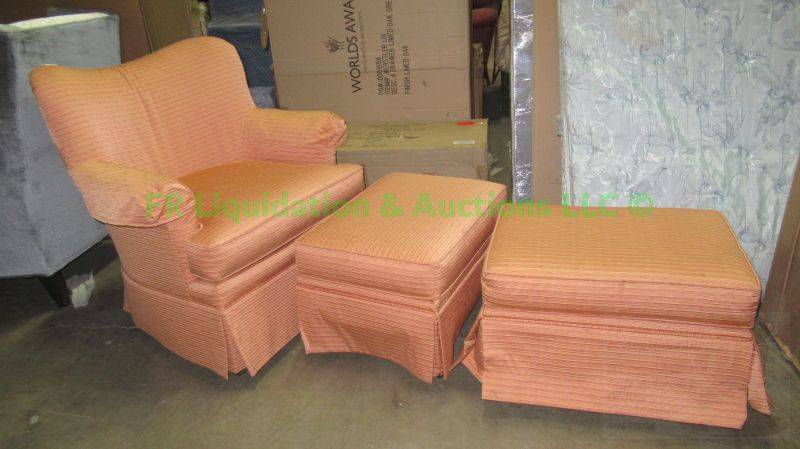 lot 557 image: Sherrill Furniture occasional arm chair and ottomans (2) with extra cushions