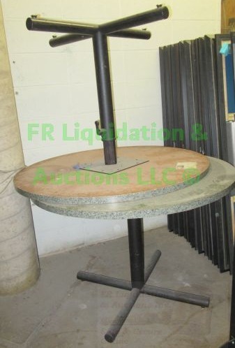 lot 578 image: Laminate top utility tables, 42 x 31
