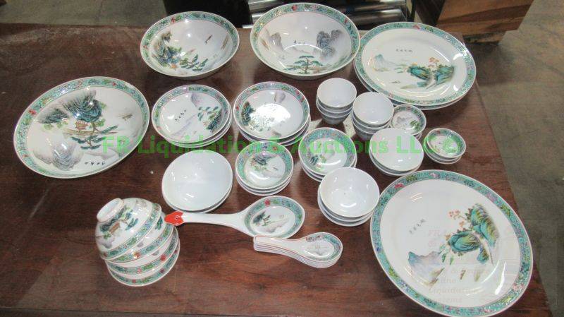 lot 520 image: Asian theme ceramic serving set