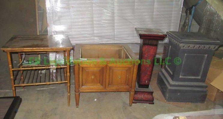 lot 587 image: Various accent tables and pedestals, 4 total