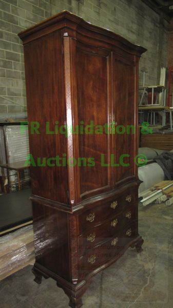 lot 585 image: Henredon solid wood storage armoire, 80 x 40 x 20