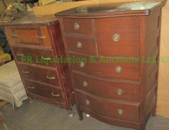 lot 610 image: Vintage chest of drawers and vanity dresser