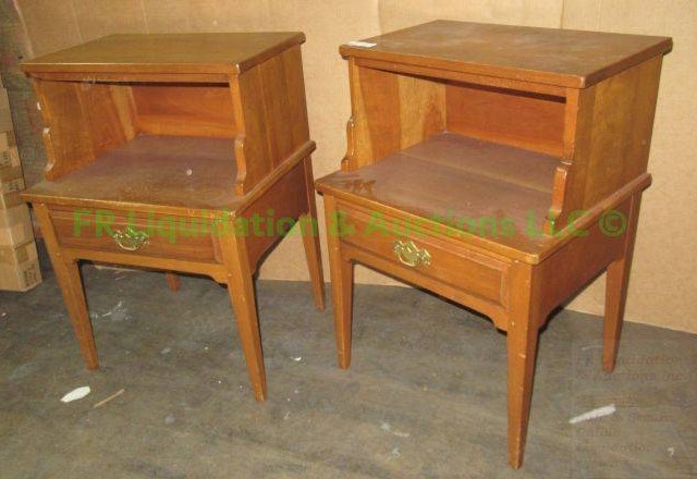 lot 622 image: Retro Sikes Buffalo matching end table set