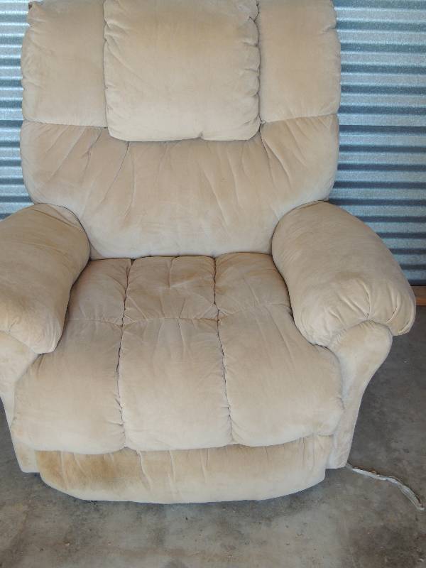 lot 692 image: Very comfortable rocker recliner(small stain on foot rest)  - color cream