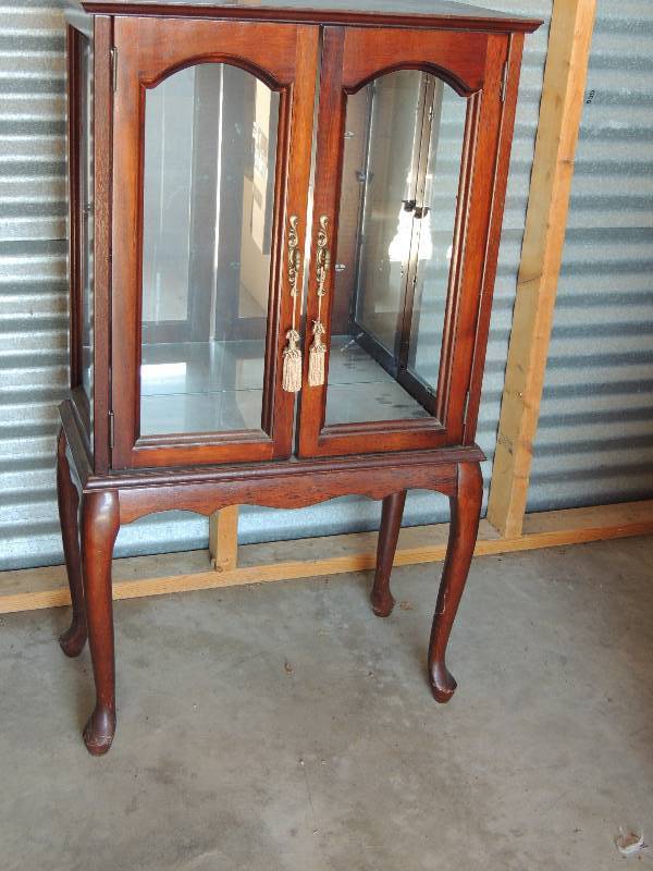 lot 696 image: Small curio cabinet with 2 glass doors  -  43 H 24 W 12 D