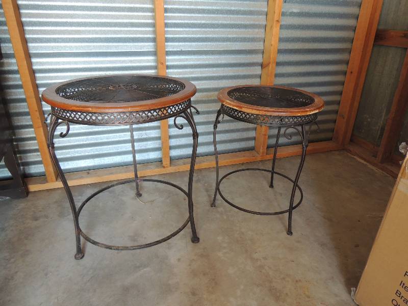 lot 698 image: 2 brown and metal tables. Large 2  tall 19 34 diameter. Small 21  12  tall 16  12  diameter