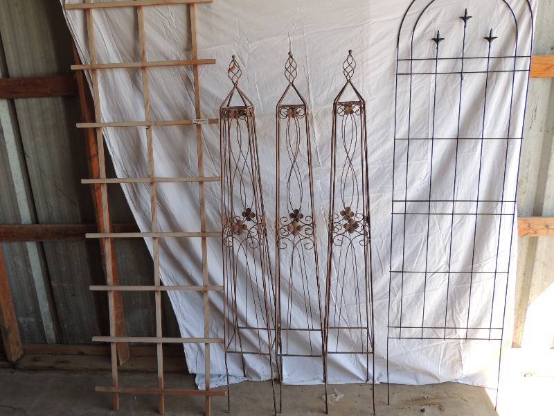 lot 715 image: 3 Beautiful tall Metal  Dcor pieces  ,(could be used in Garden or Home)  wooden trellis , Metal trellis