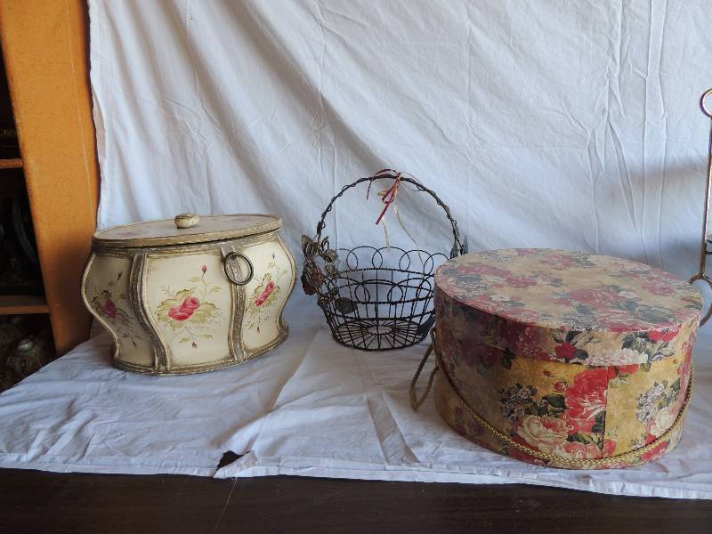 lot 746 image: Floral hat box,  Artistic moments Decorative box with lid and metal decorative basket.