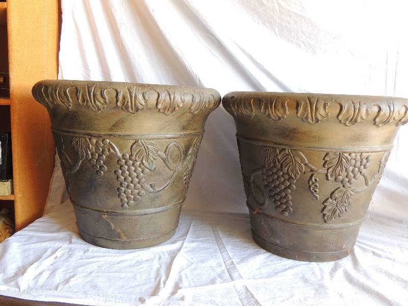 lot 753 image: 2 large matching planters plastic  16  12 tall x 20