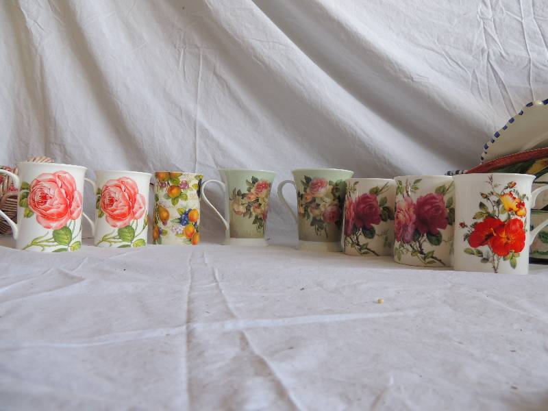 lot 756 image: Lot of assorted coffee mugs- 3 Stechcol bone china, - ROSES  2 Pimpernel Porcelain PINK ROSES , 2 Roy Kirkhon English Rose   1 KENT POTTERY MUG - PEARS