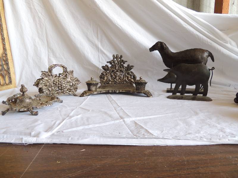 lot 761 image: Metal napkin holder - GRAPES   INK WELL  ART DECO PIECE THAT HOLD 2 INK WELLS (NICE) Metal sheep and pig figurines.