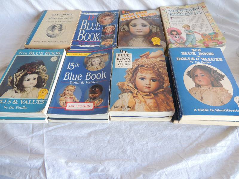 lot 786 image: What to Expect in Toddler years book by Eisenberg Murkoff and 15 books on BLUE BOOK  prices and values of dolls by Jane Foulke
