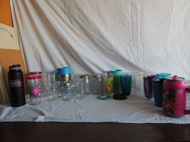 lot 799 image: Purple and Blue tumbler cups no lids,   7 mason jars 3 with lids
