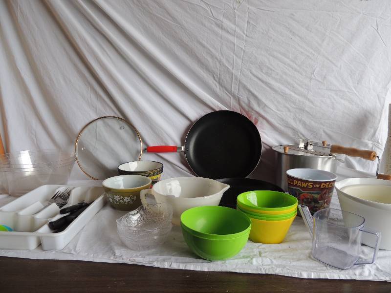 lot 800 image: 3 plastic kitchen bowls, misc. kitchen cerealsoup bowls plastic measuring cups 2 metal skillets, Hirley pop popcorn maker and paw patrol bucket
