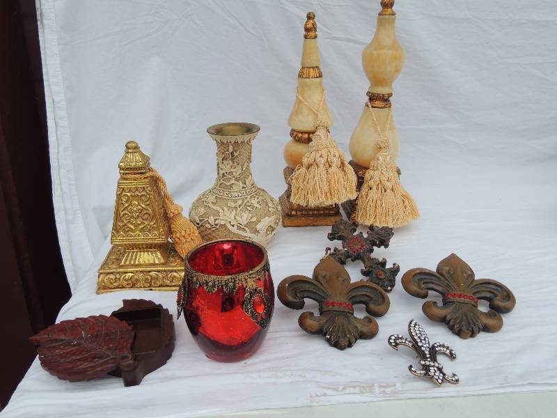 lot 805 image: Fleur de leis   wall dcor x 3, Leaf hidden trinket box,  Red   vase,  and More home deco