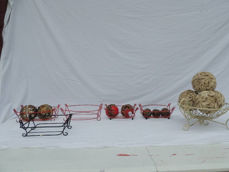 lot 813 image: Decorative wood and glass balls with 4 red metal baskets 1 black and 1 cream with 4 heavy dcor balls