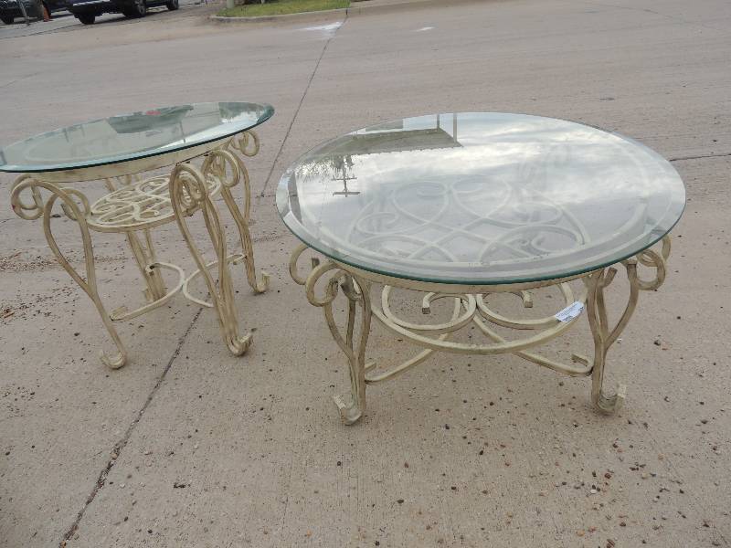 lot 820 image: 2 cream color metal tables , 46 long  31 diameter oval coffee table, 1 side end table 28 long 25Width
