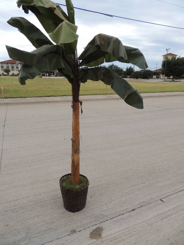 lot 819 image: Faux large leaf palm trees 94 tall  x 2