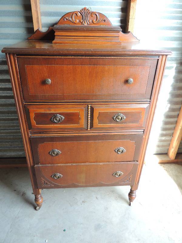 lot 684 image: Brown wooden chest drawers (4) small jewelry built in box on top,  with wheels   51.5 tall x 30 wide