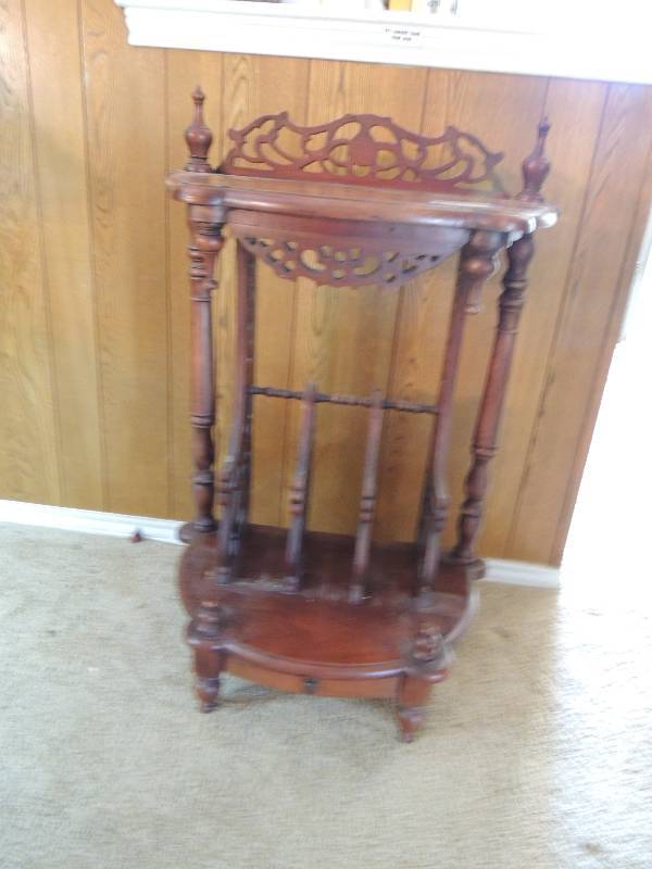 lot 905 image: Magazine table 36.5 x 23 x 14. very ornate