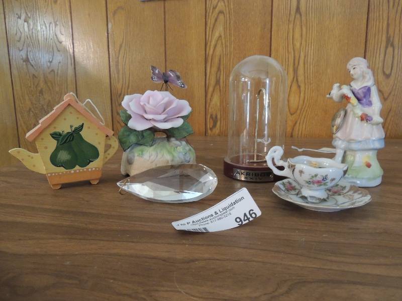 lot 946 image: Tea cup with saucer, 1986 Ekesco Rose music box, Aribos watch hanger