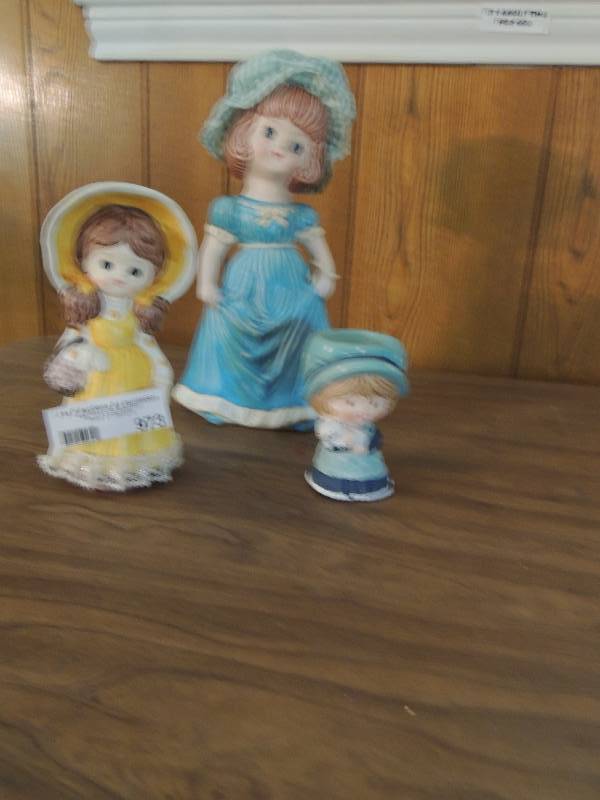 lot 973 image: Porcelain dolls -  Blue 12 tall  x 4   yellow 7.75 tall and 2 candle doll