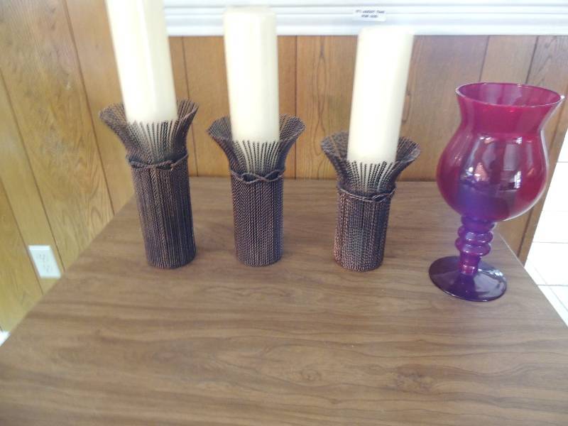 lot 962 image: Maroon vase, 8 candles and brown dotted vase
