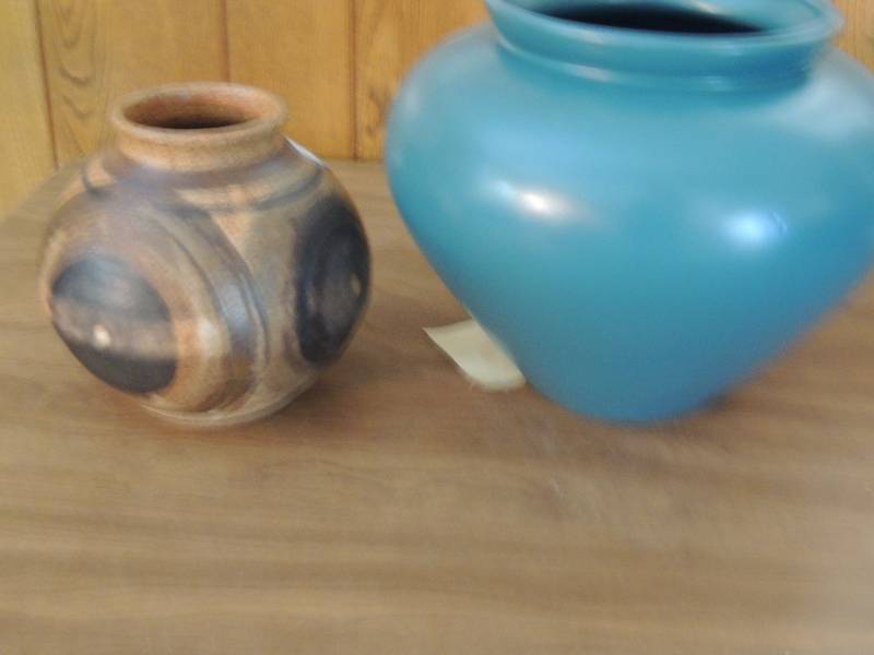 lot 960 image: 2 CERAMIC POTS - BROWN CIRCLES 6 WIDE & 5 TALL - SIGNED  TEAL  POT  10 W X 8 TALL