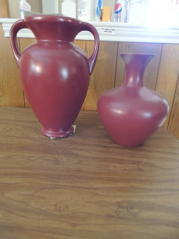 lot 953 image: 2 maroon plant vases - one is HAEGER