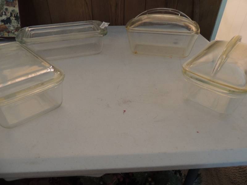 lot 957 image: VINTAGE  GLASS  LOAF PANS WITH LIDS  QTY 3 - PYREX