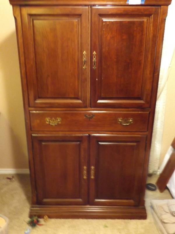 lot 911 image: Brown entertainment cabinet size 65 tall x 39 wide x 22 deep